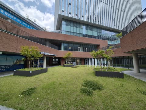 성남산단 업무공간 중정 사진